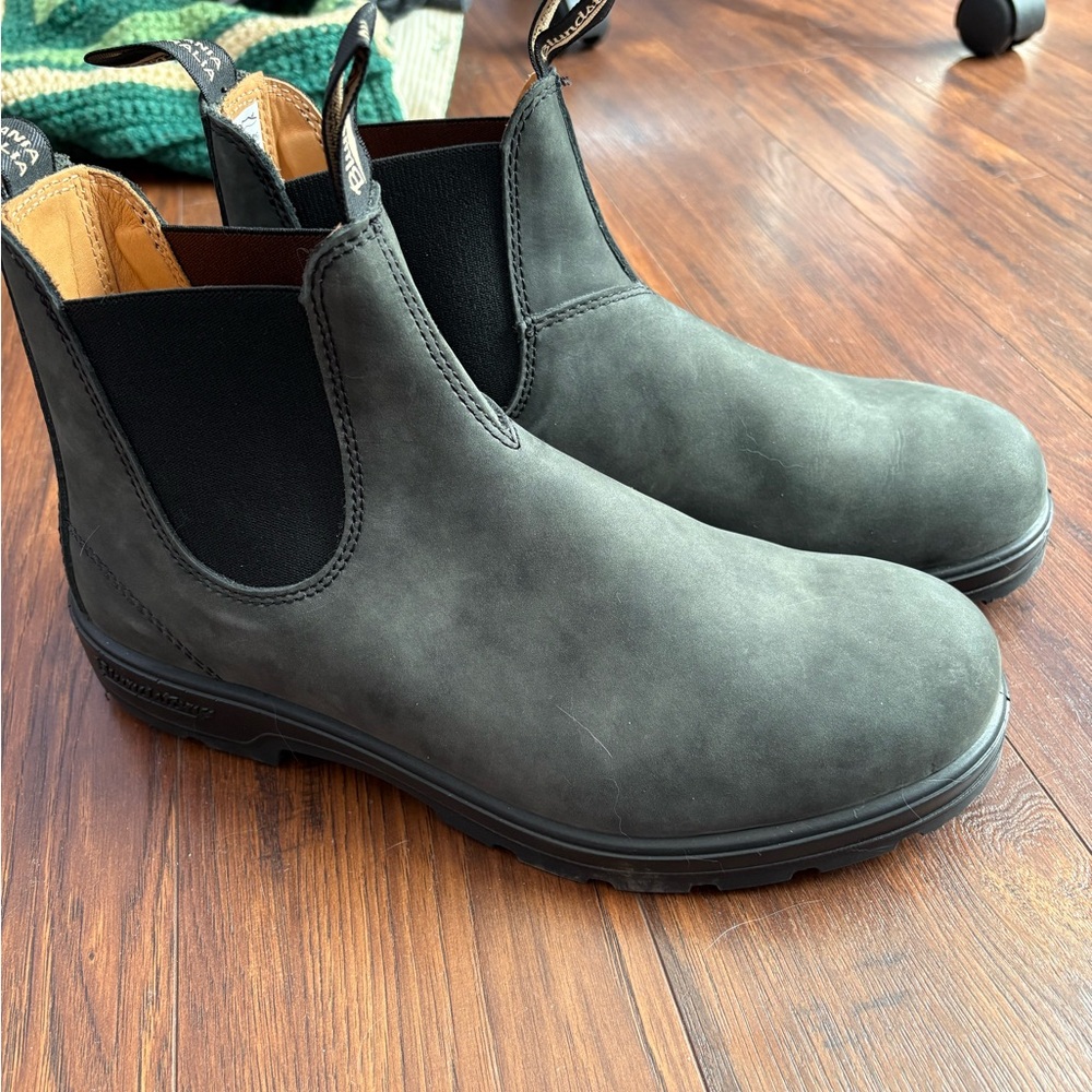 Rustic Black Blundstone Chelsea Boots - Men’s 11